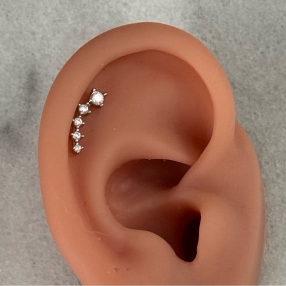 Sterling Silver Crystal Arch Cartilage Earring 

Brand New - Picture 4 of 4